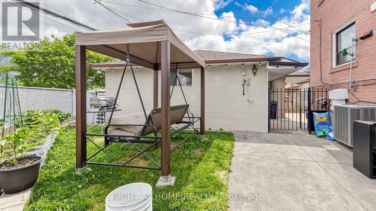 22 BRIGHAM COURT - 34