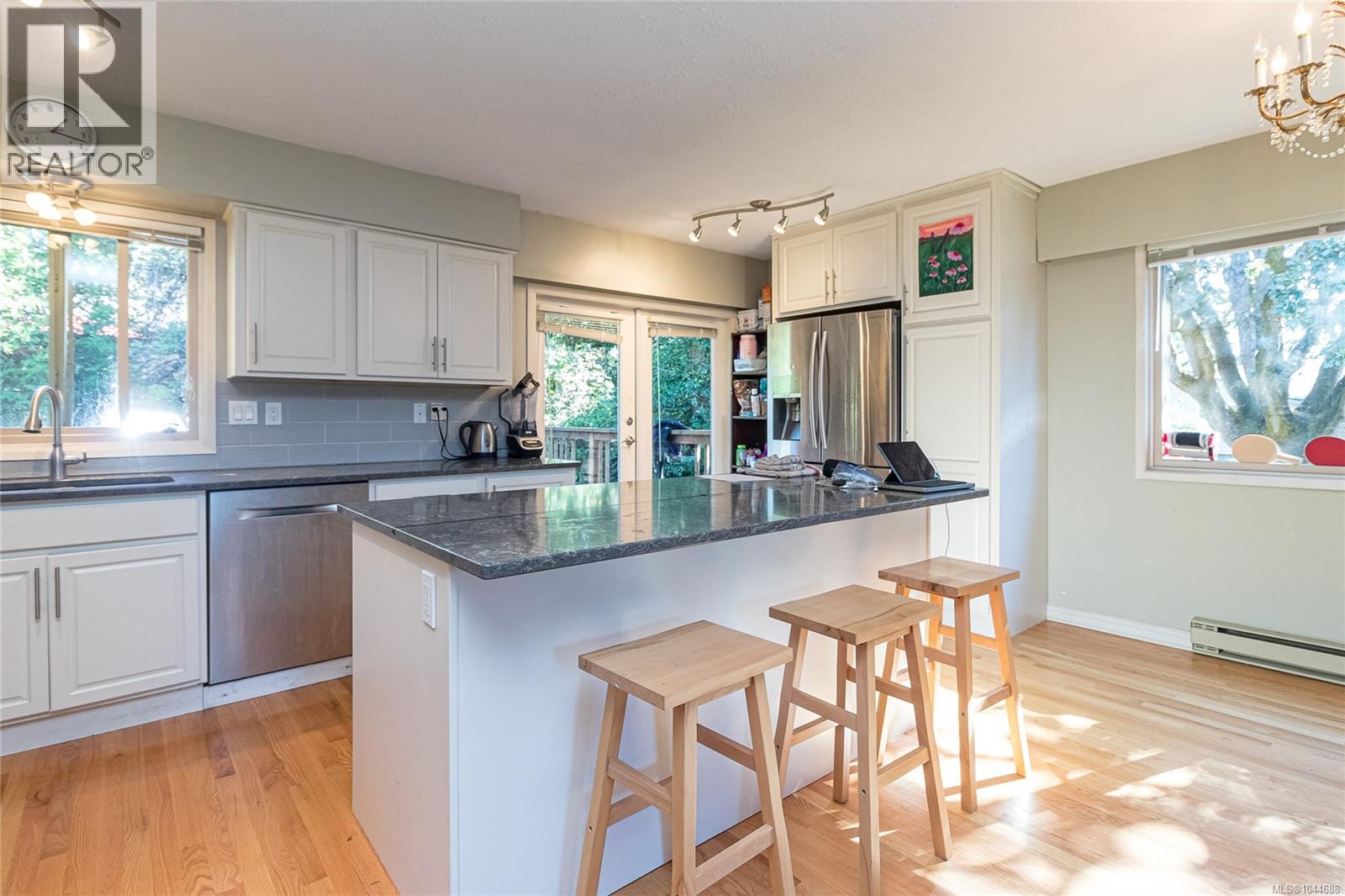 4167 Thornhill Cres - 9