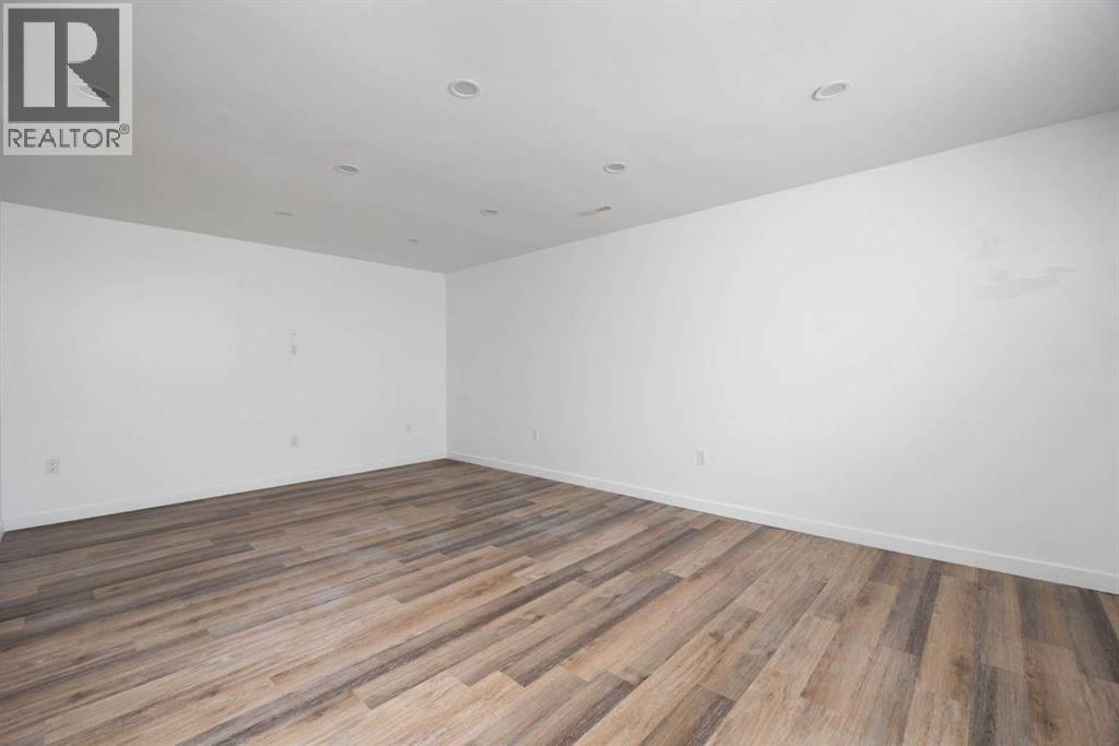 136 Kodiak Crescent - Image 22
