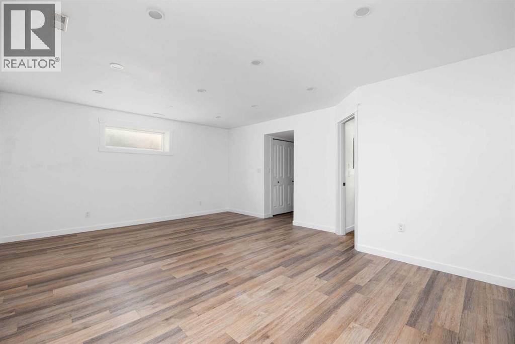 136 Kodiak Crescent - Image 24