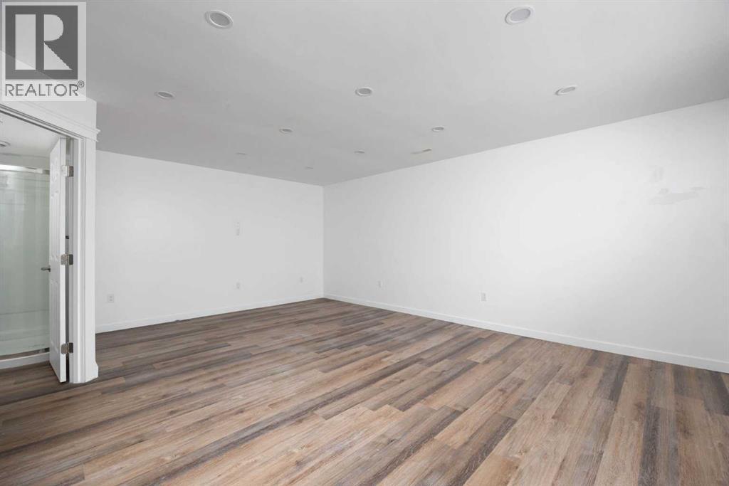 136 Kodiak Crescent - Image 21