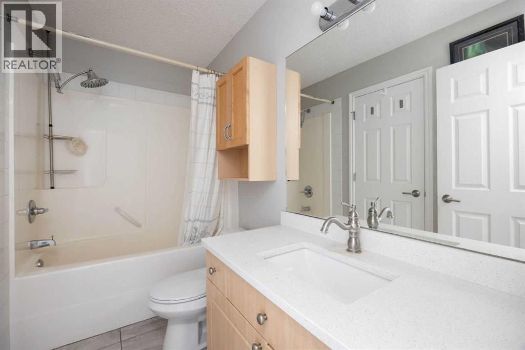 136 Kodiak Crescent - Image 16