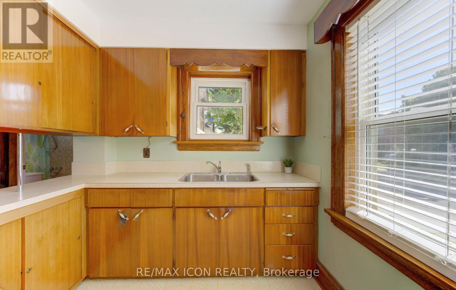224 WEBER STREET E - Image 20