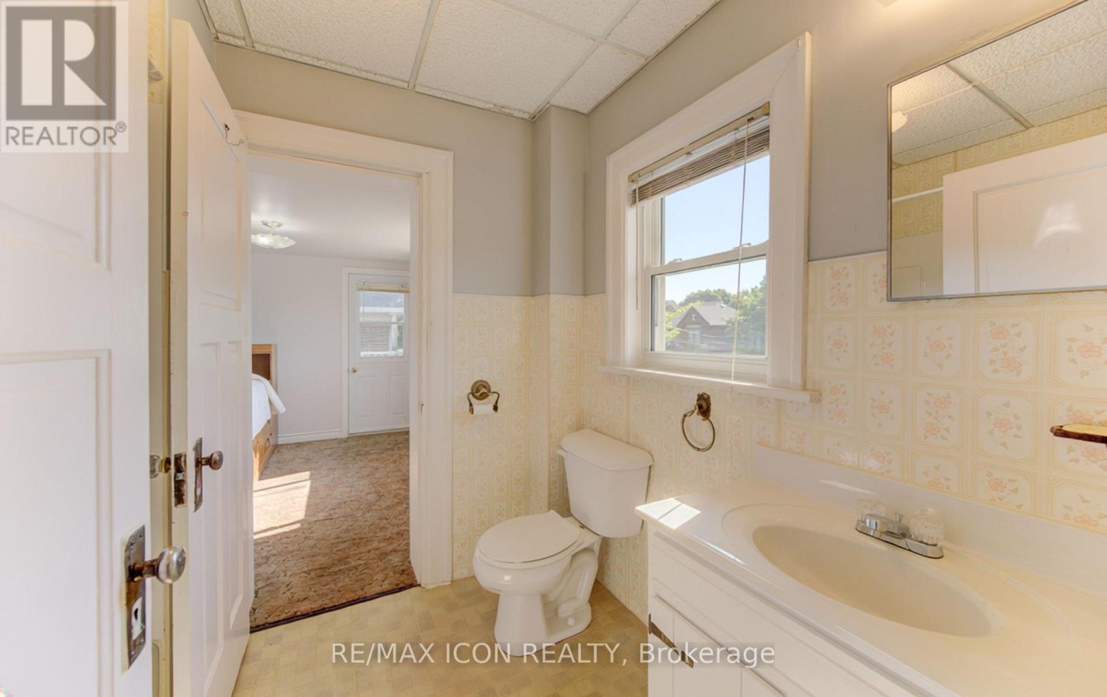 224 WEBER STREET E - Image 27