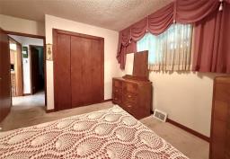 568 Queen Street W, Virden, MB R0M2C0 Photo 24
