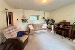568 Queen Street W, Virden, MB R0M2C0 Photo 18