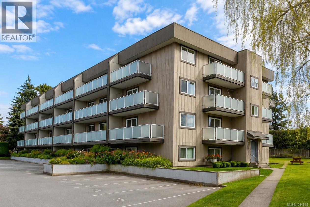 203 3240 Glasgow Avenue, Saanich