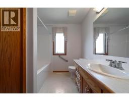 3806 50 Street, Camrose, AB T4V4B8 Photo 28