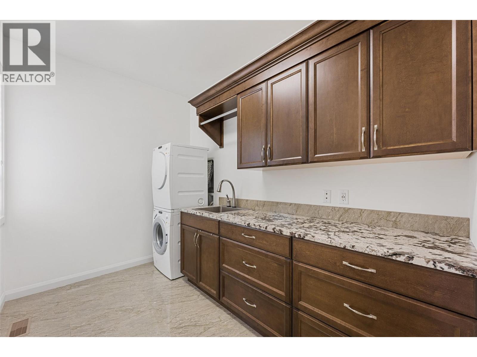 1766 Opal Peak Place, Lake Country