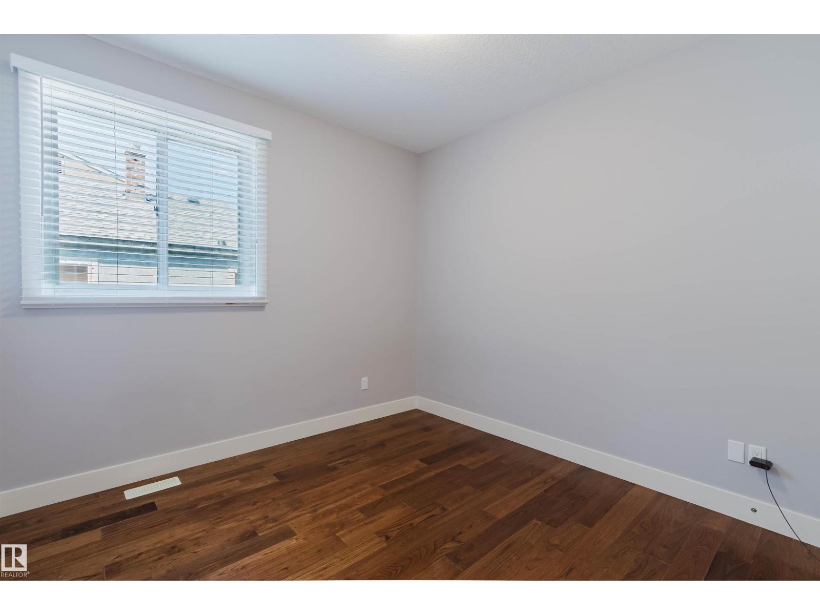 10626 81 AV NW - 16