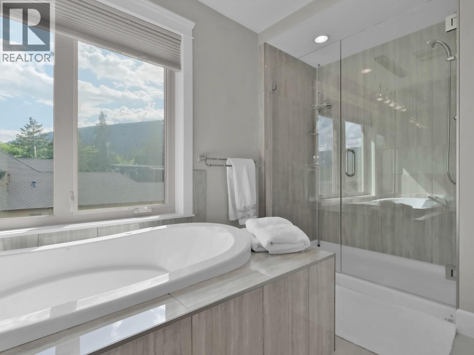 18451 Crystal Waters Road Unit# 16, Lake Country