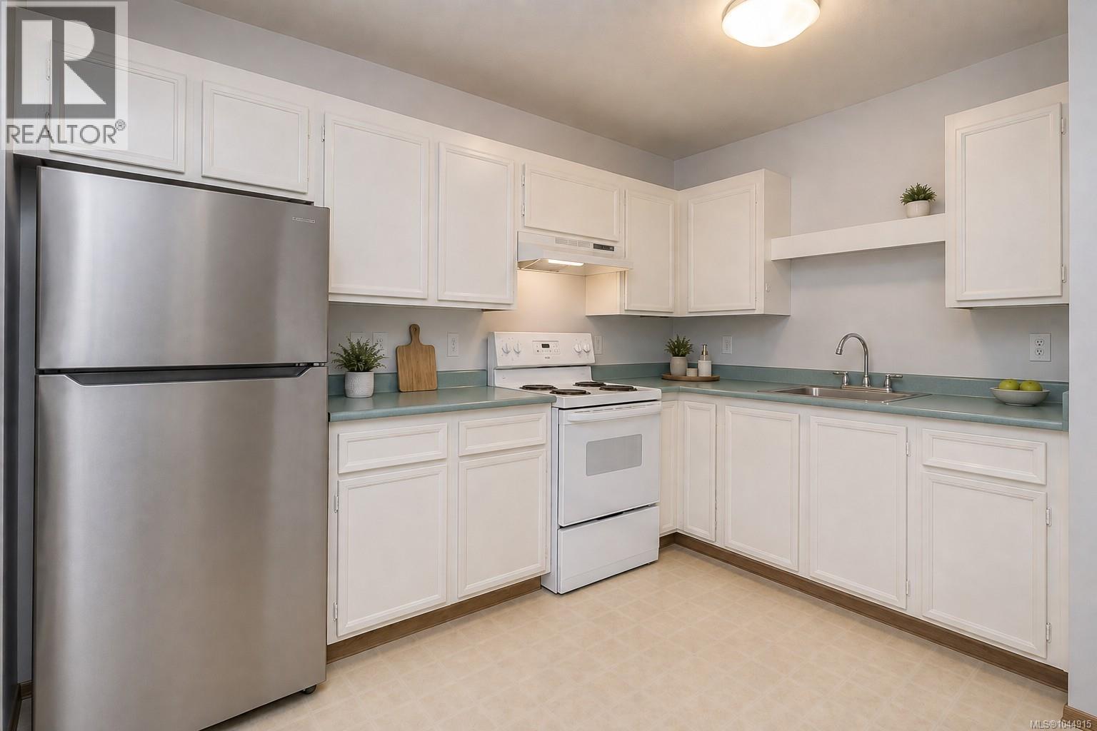#203 3240 Glasgow Ave - 4