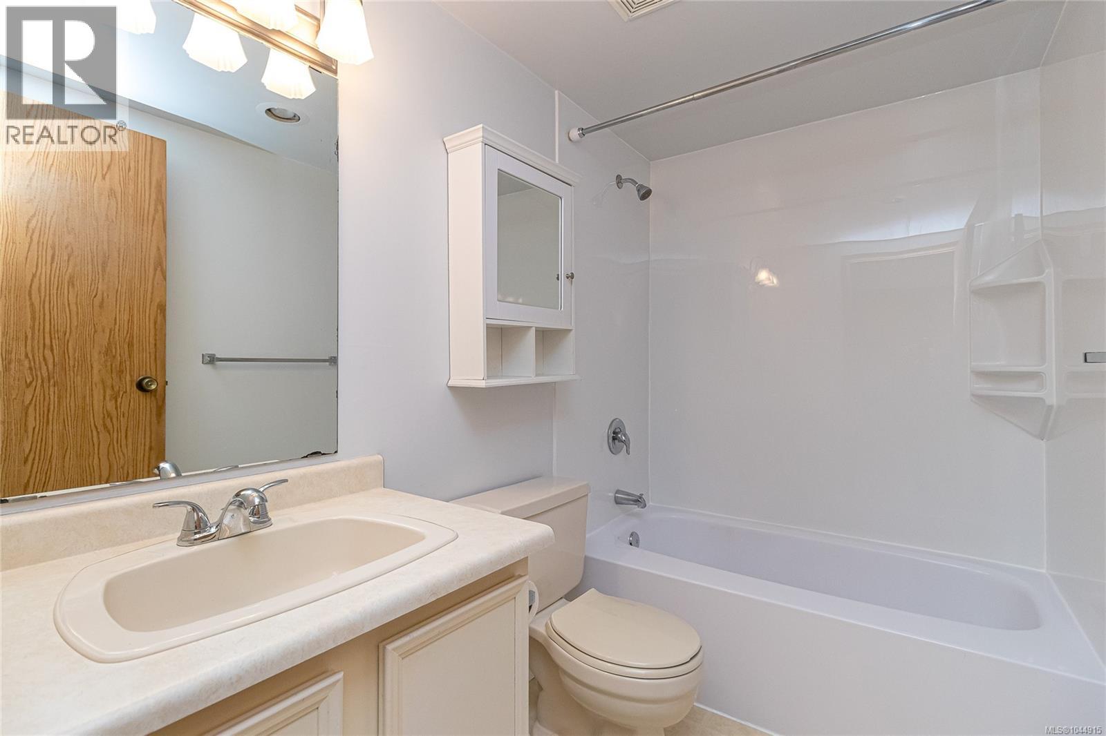 #203 3240 Glasgow Ave - 27