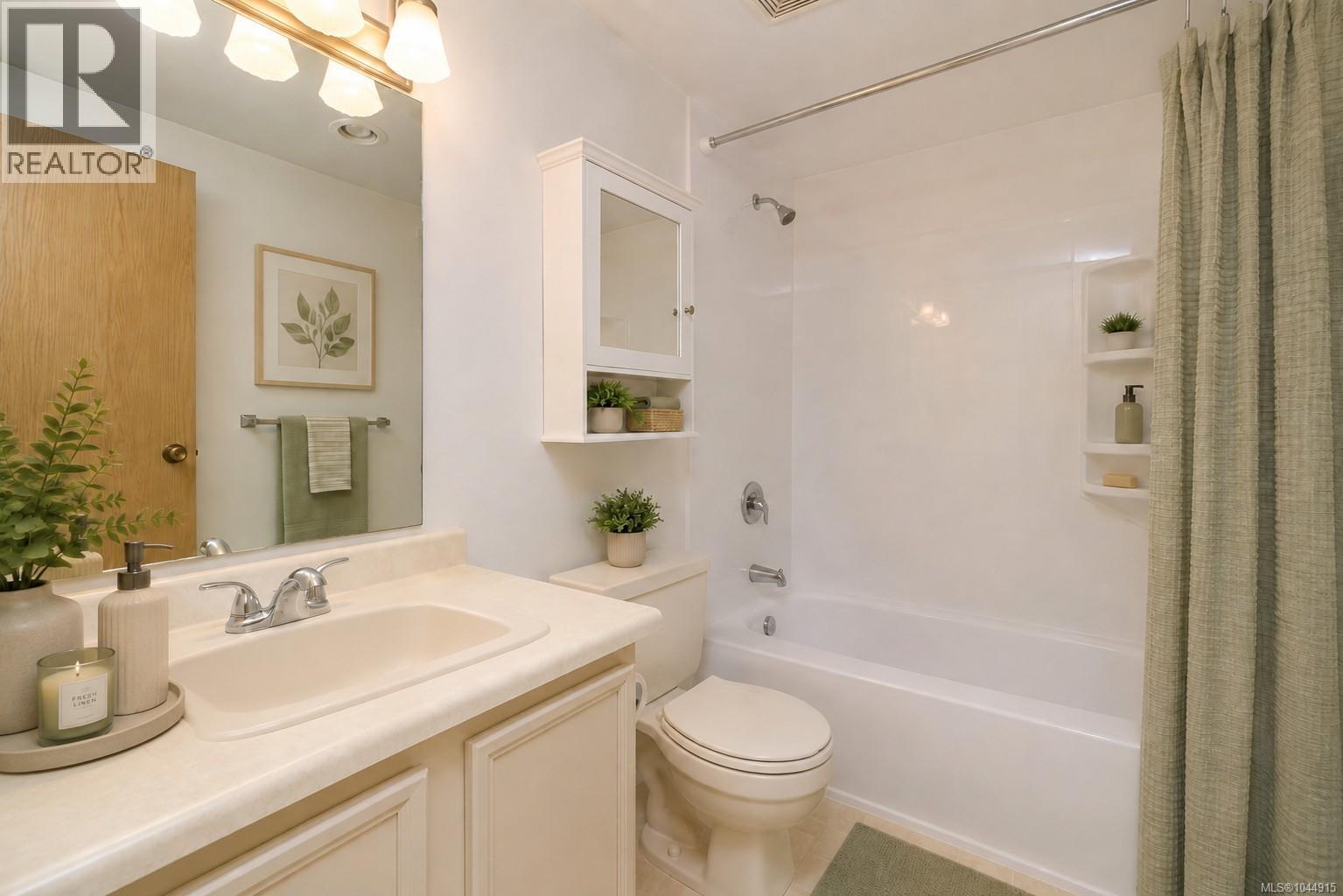203 3240 Glasgow Avenue, Saanich