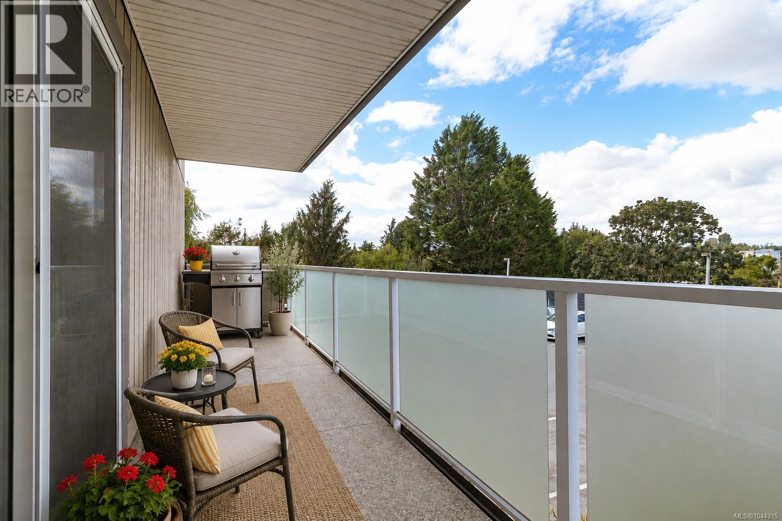 203 3240 Glasgow Avenue, Saanich