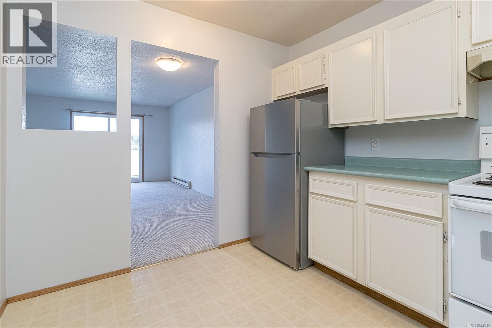 203 3240 Glasgow Avenue, Saanich