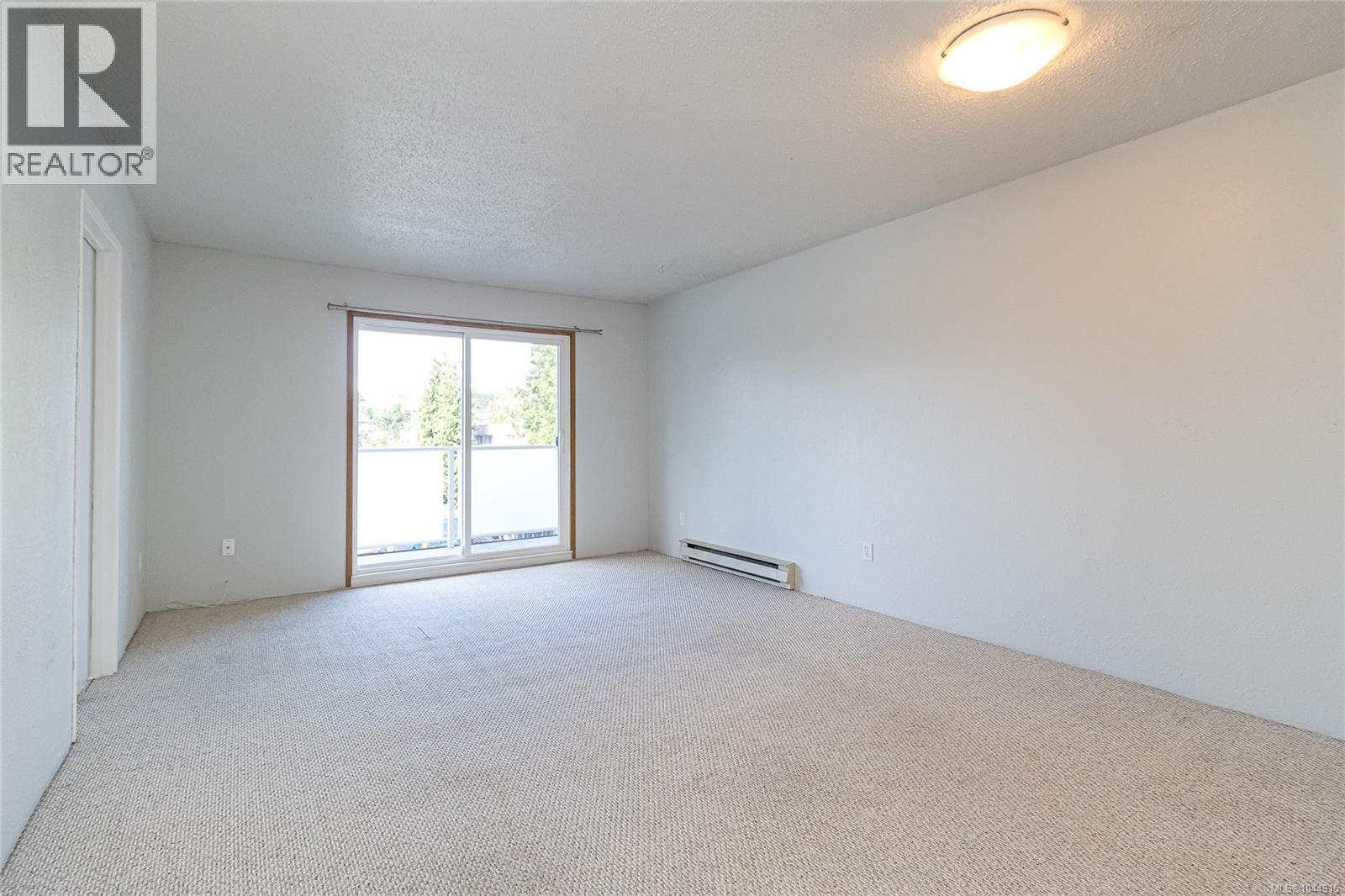 203 3240 Glasgow Avenue, Saanich