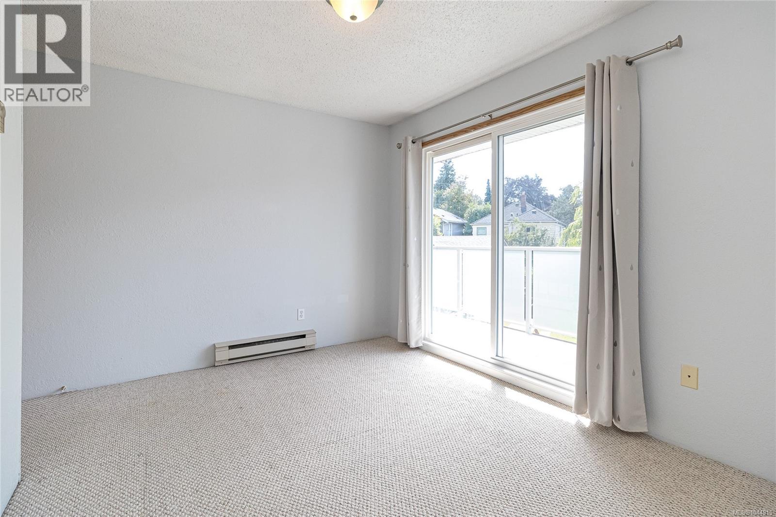 203 3240 Glasgow Avenue, Saanich