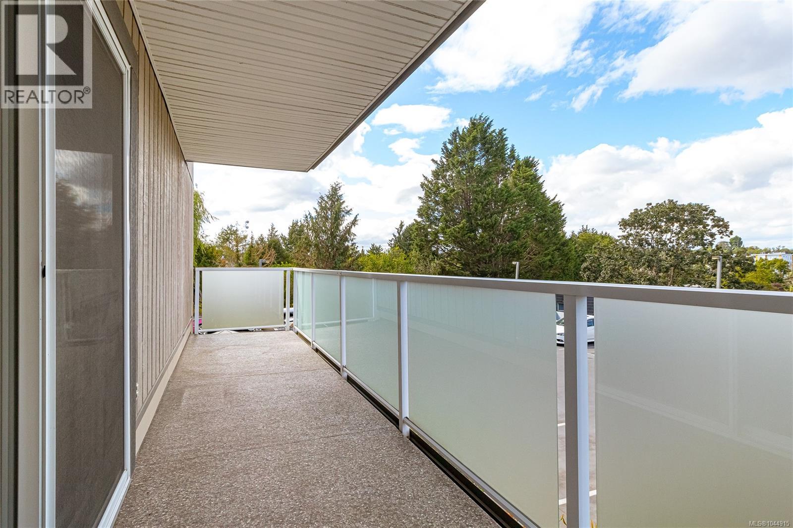 203 3240 Glasgow Avenue, Saanich