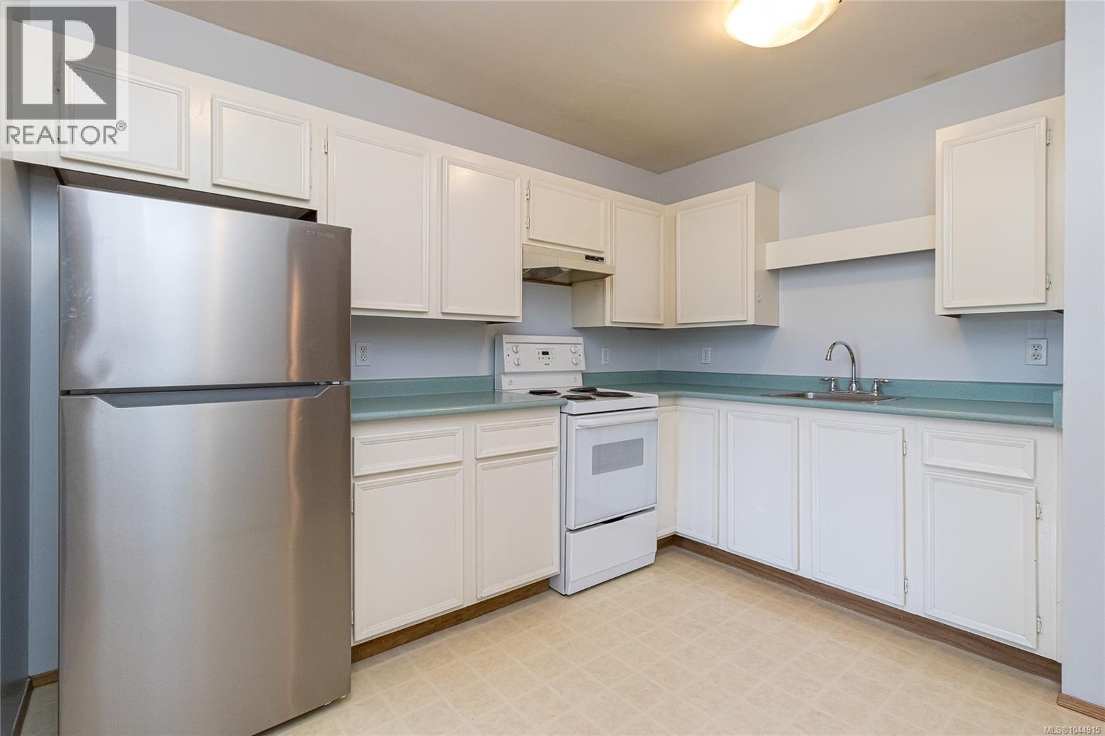 203 3240 Glasgow Avenue, Saanich
