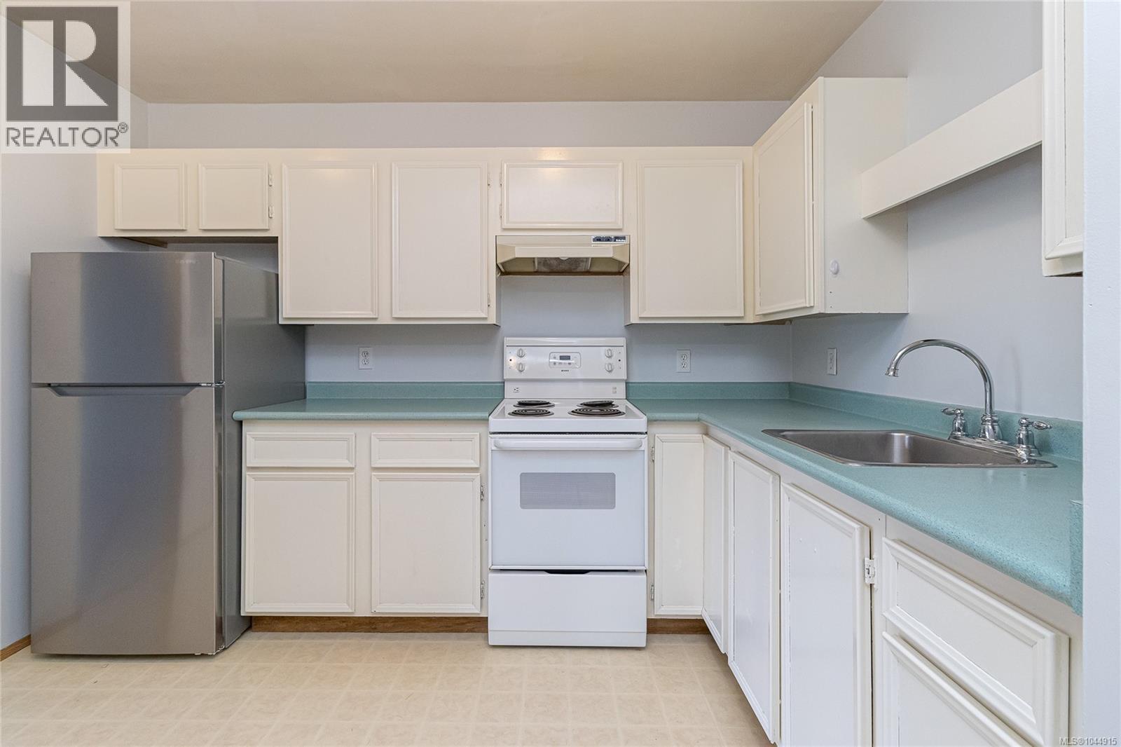 203 3240 Glasgow Avenue, Saanich
