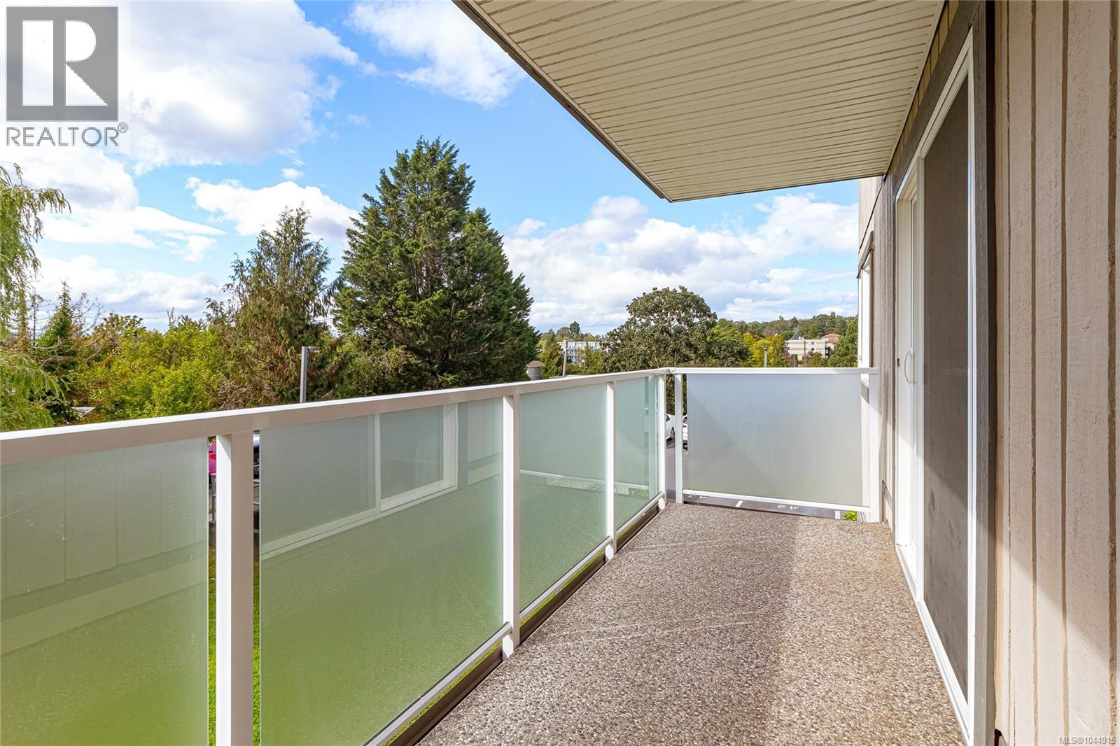#203 3240 Glasgow Ave - 33