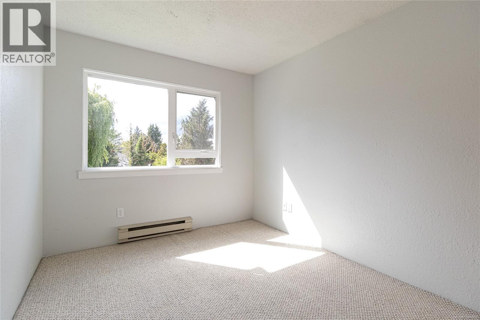 203 3240 Glasgow Avenue, Saanich