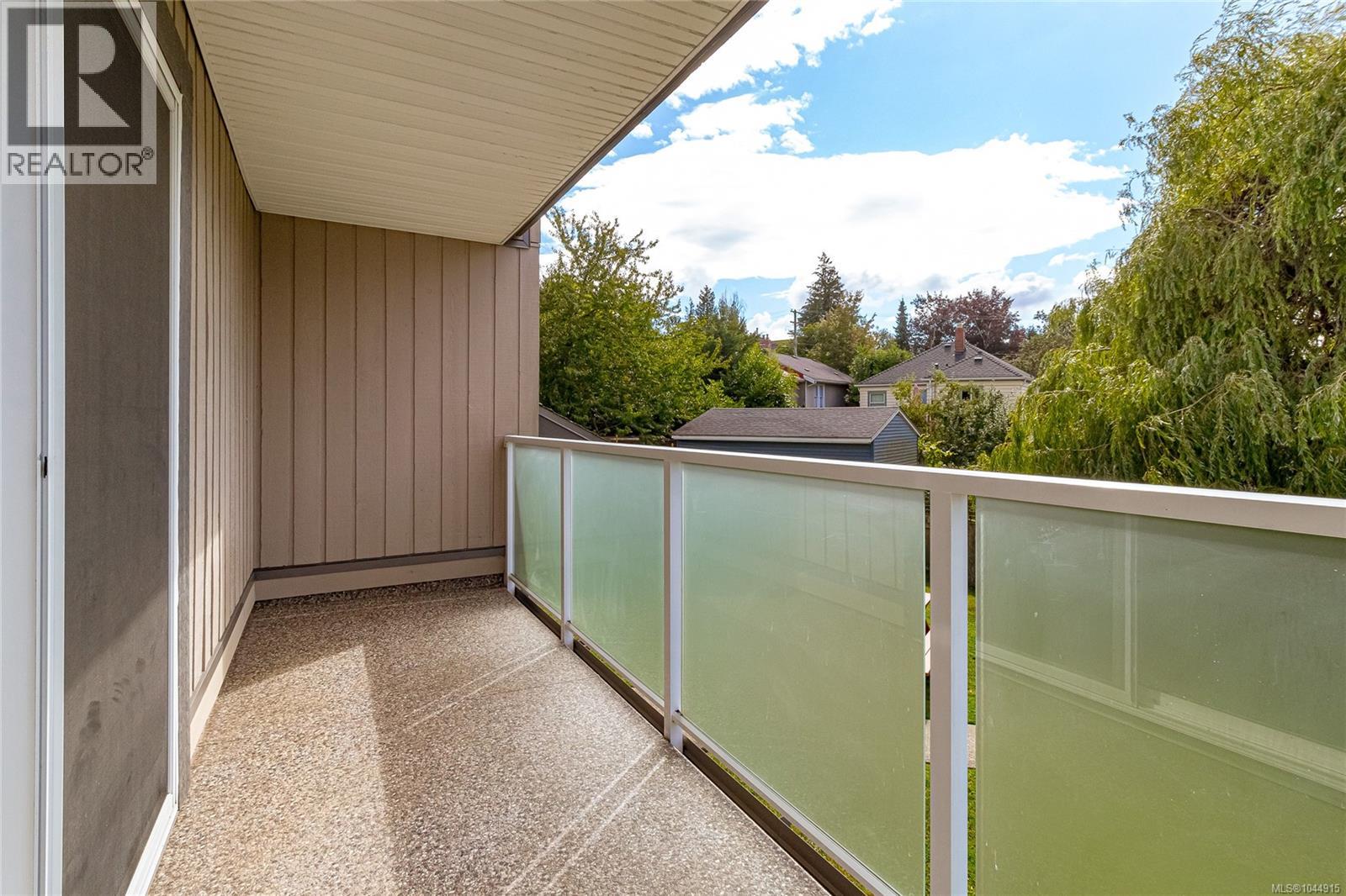 #203 3240 Glasgow Ave - 32