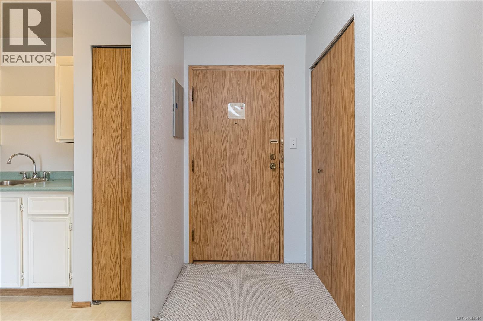 203 3240 Glasgow Avenue, Saanich