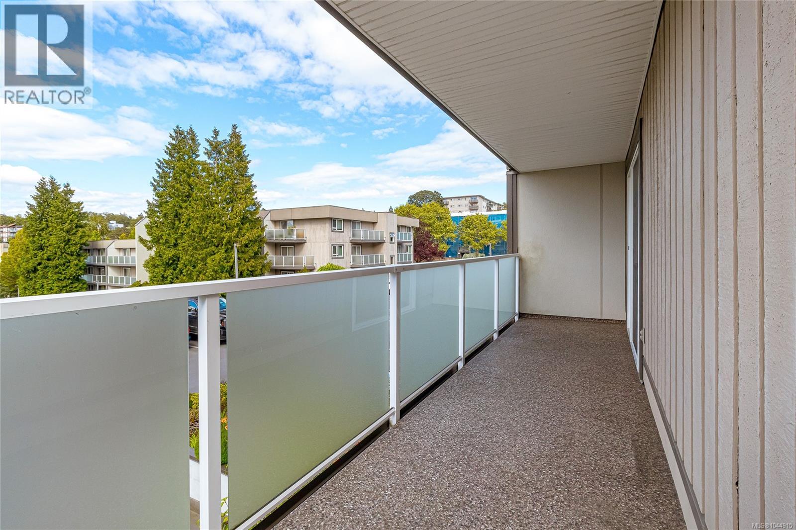203 3240 Glasgow Avenue, Saanich