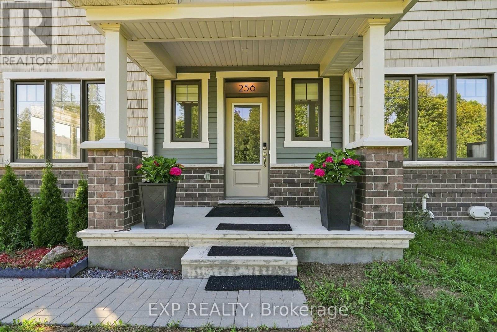 256 BILLRIAN CRESCENT - 2