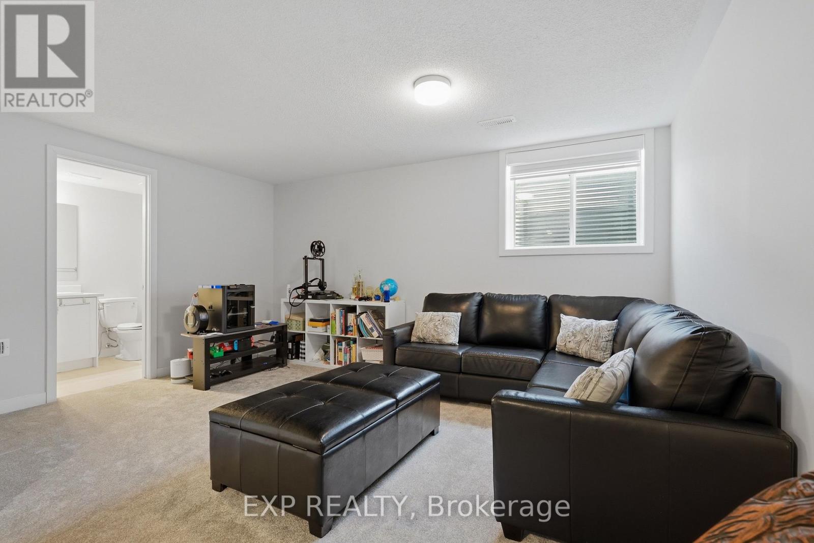 256 BILLRIAN CRESCENT - 36