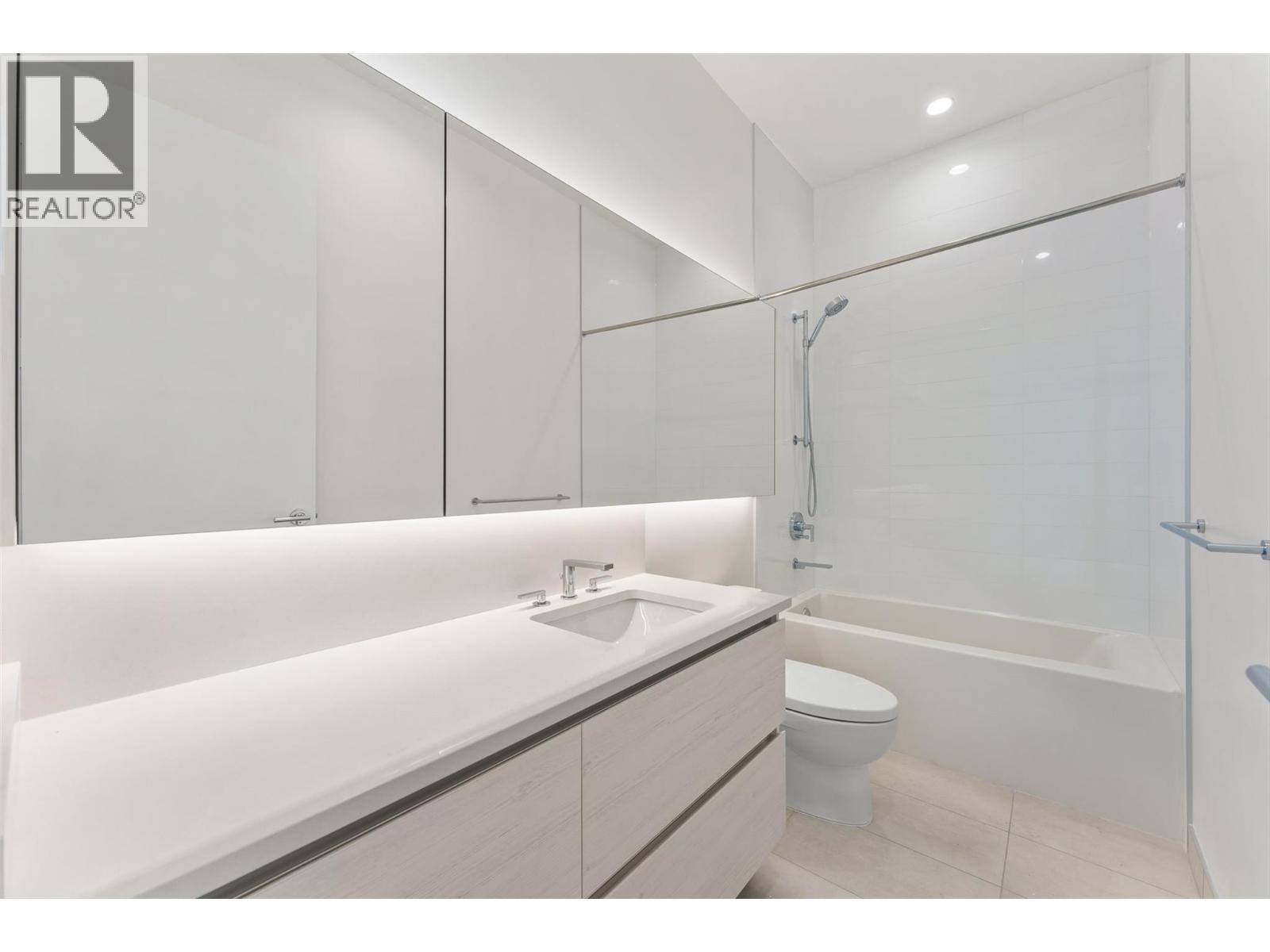 238 Leon Avenue Unit# 2406, Kelowna - Image 1