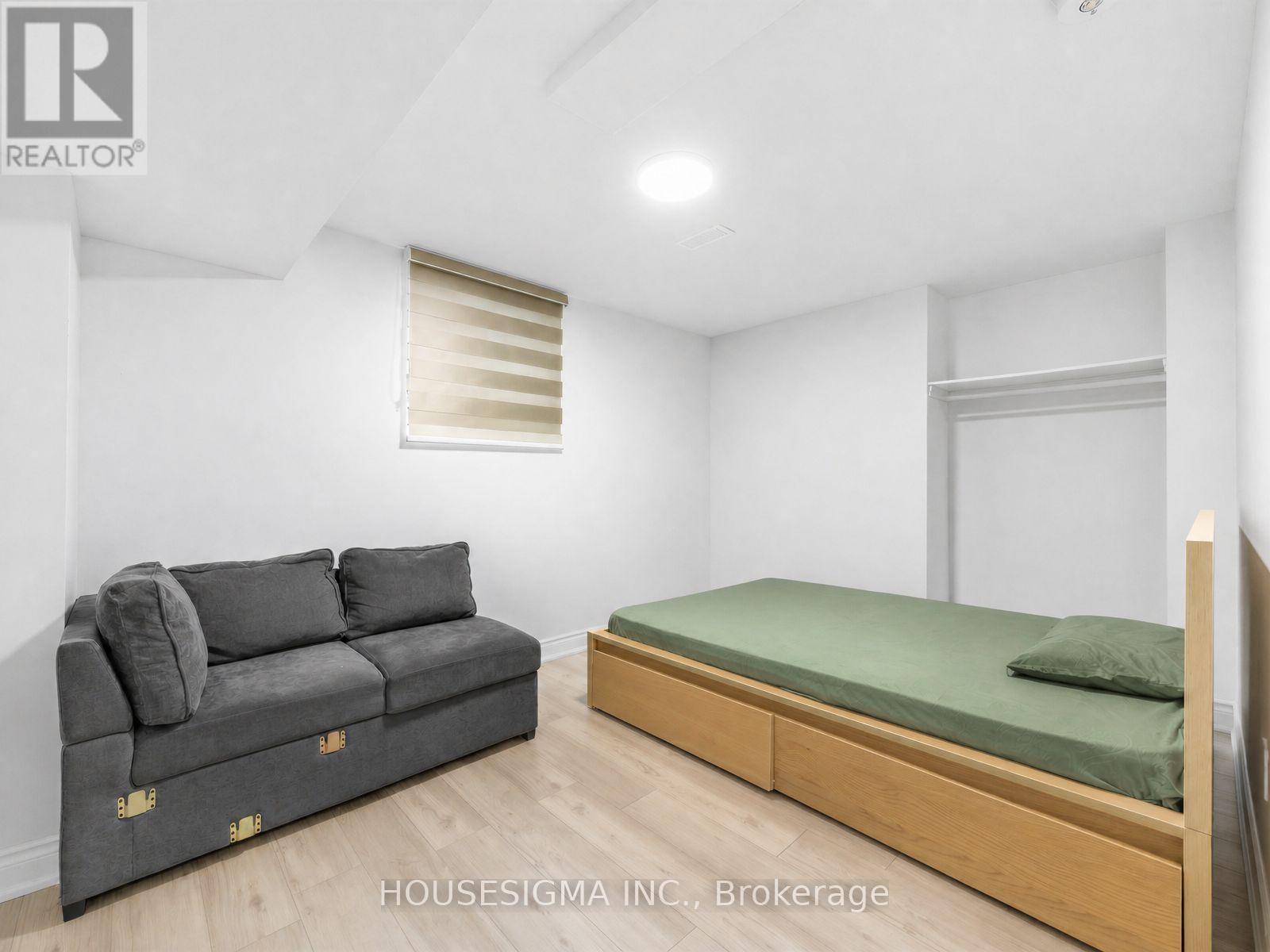 15 EDWORTHY GARDENS - 32