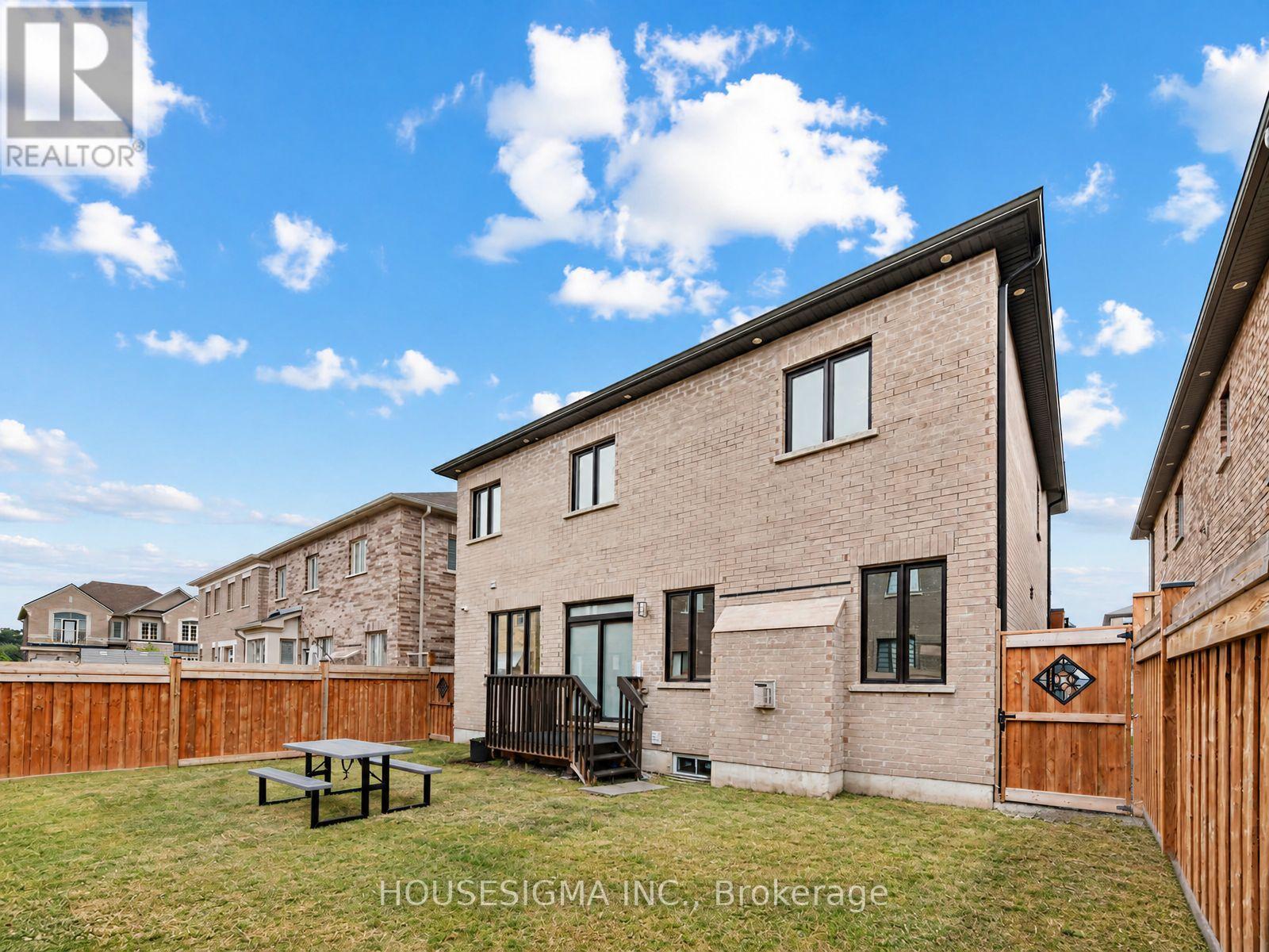 15 EDWORTHY GARDENS - 38