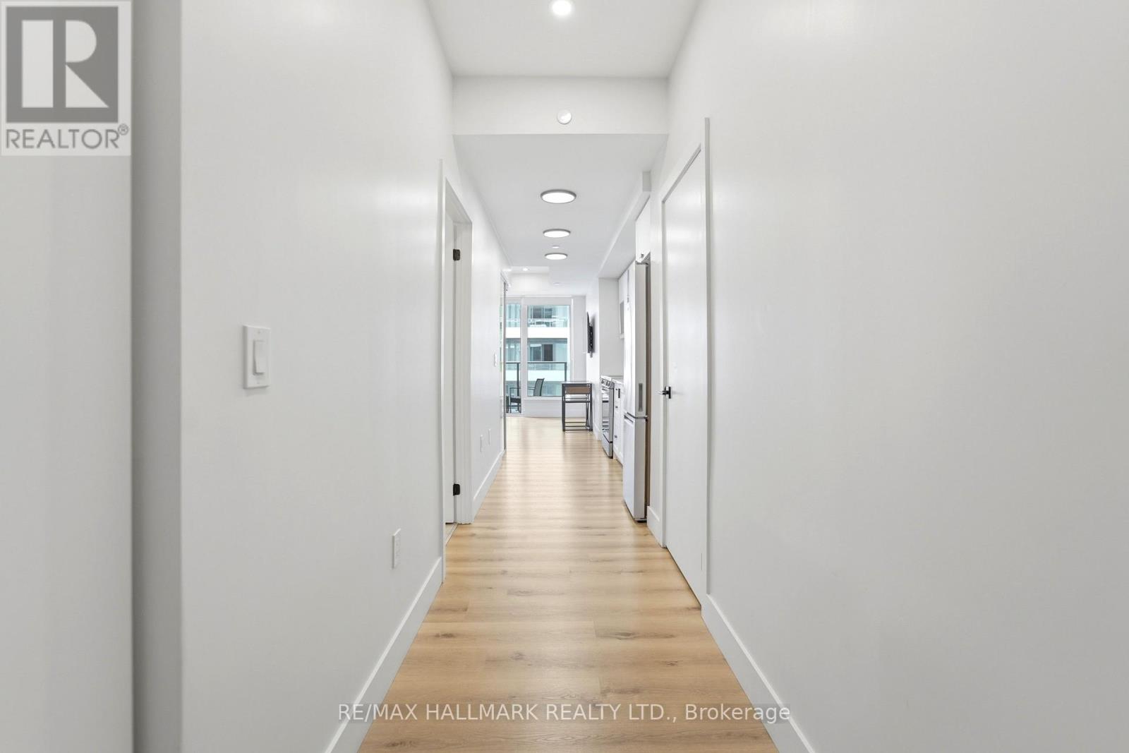 1403 - 5 WELLINGTON STREET S — photo 2