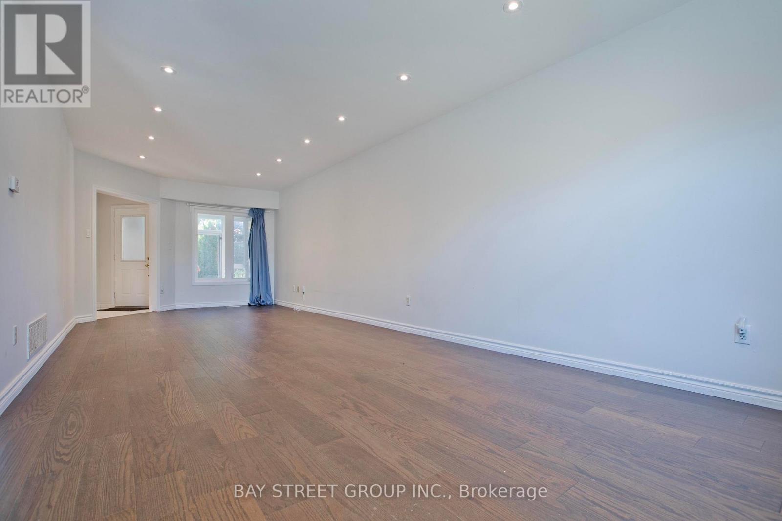 22 TAOS COURT - 20