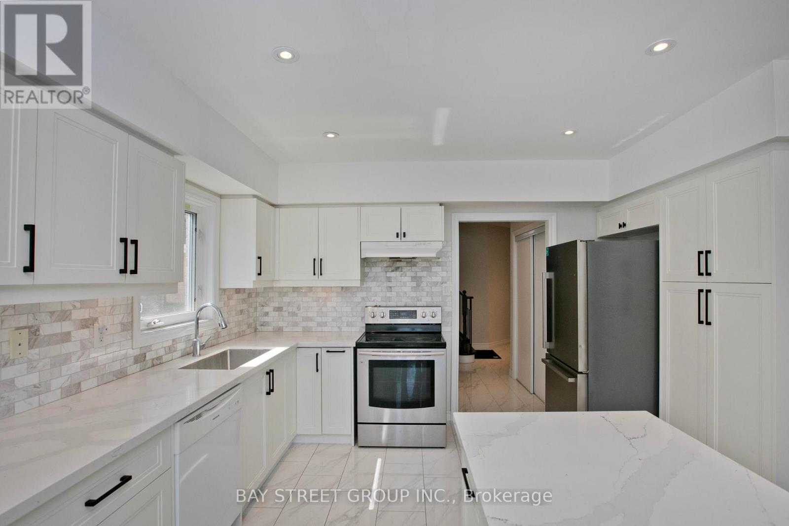 22 TAOS COURT - 5