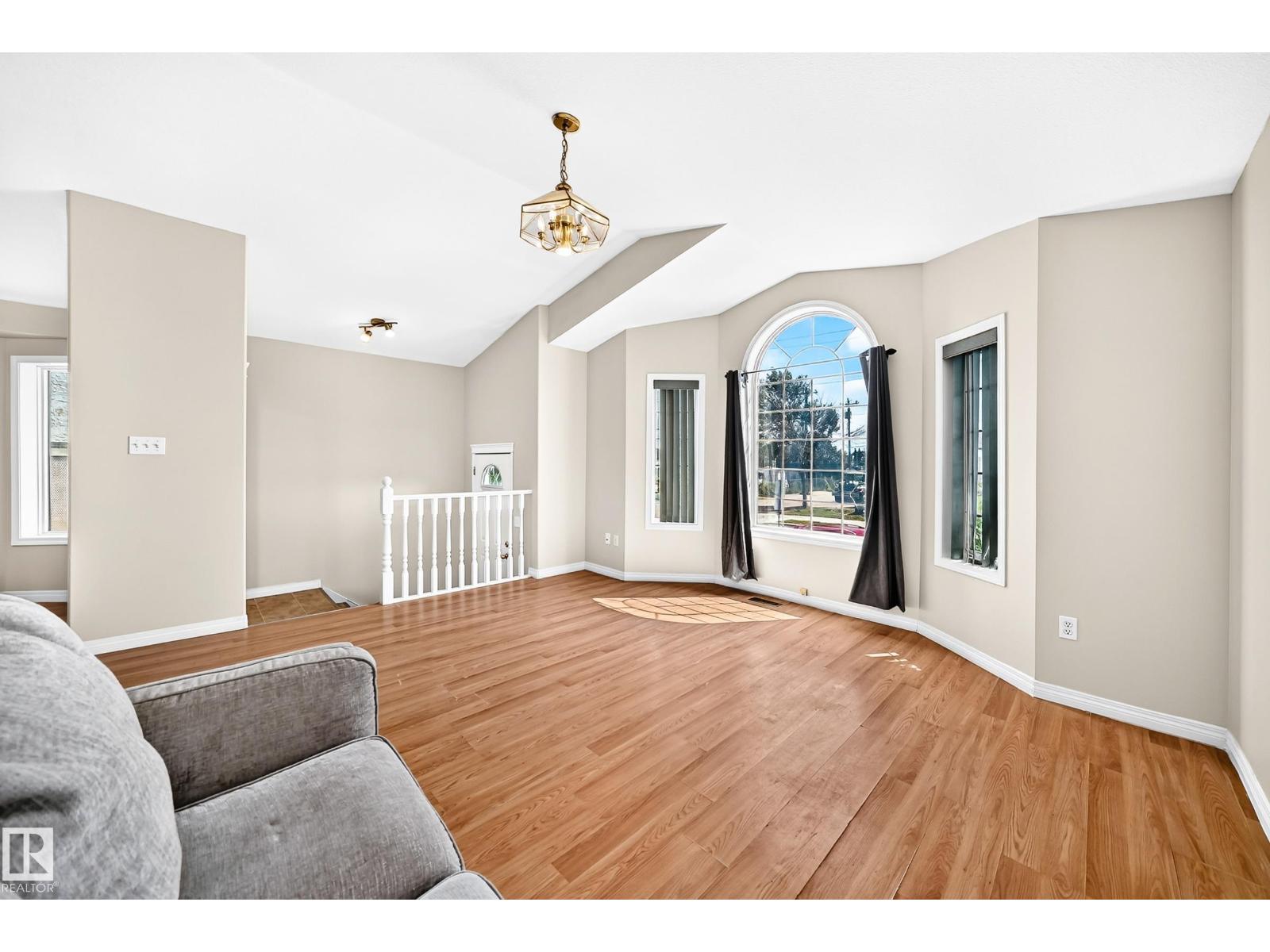9518 106 AV NW - Image 8