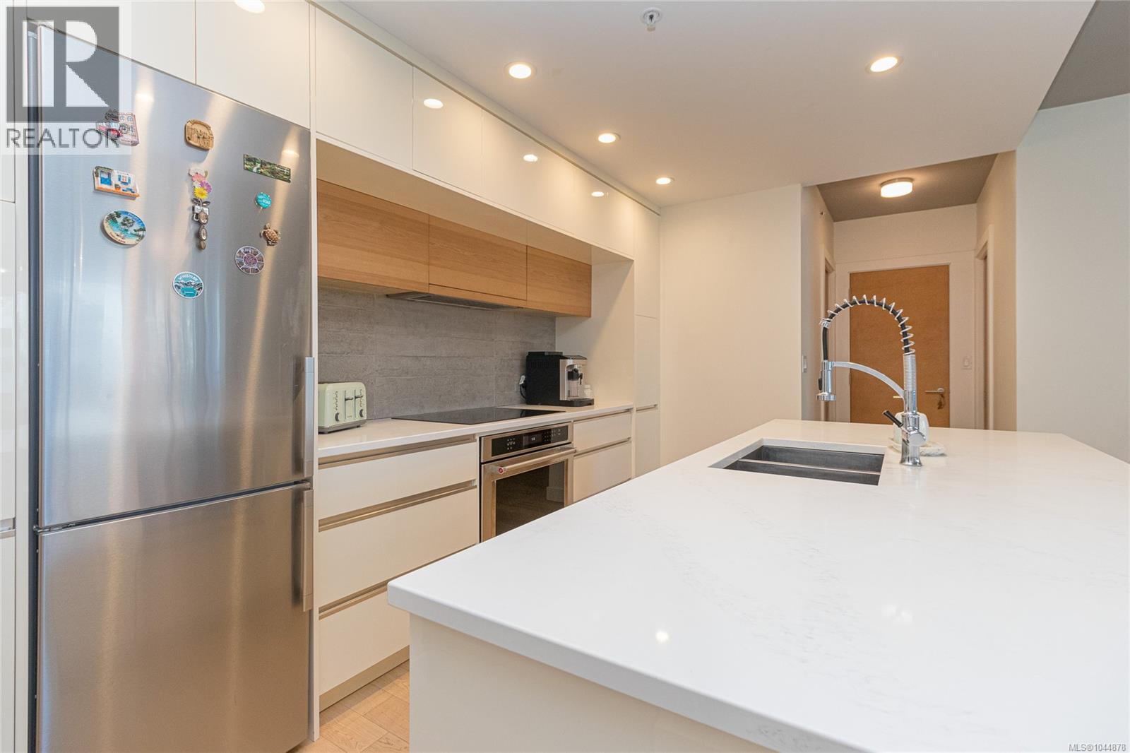 #205 989 Johnson St - Image 11