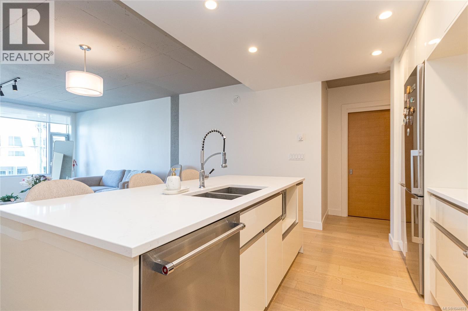 #205 989 Johnson St - 13