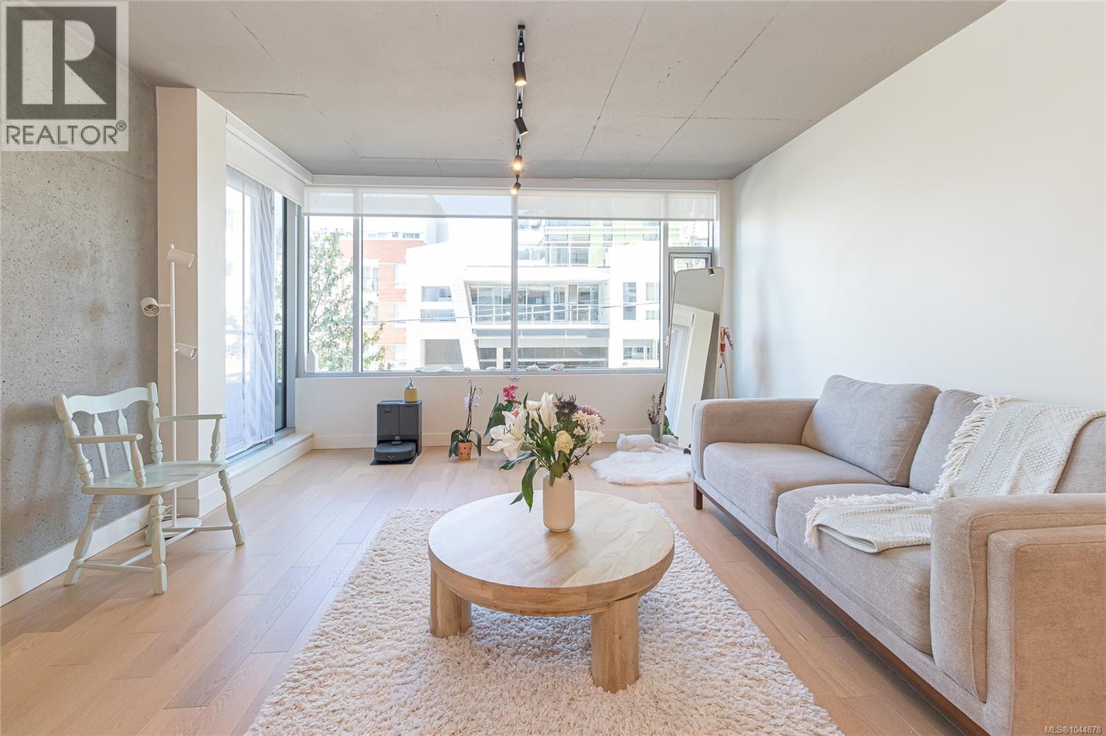 #205 989 Johnson St - Image 6
