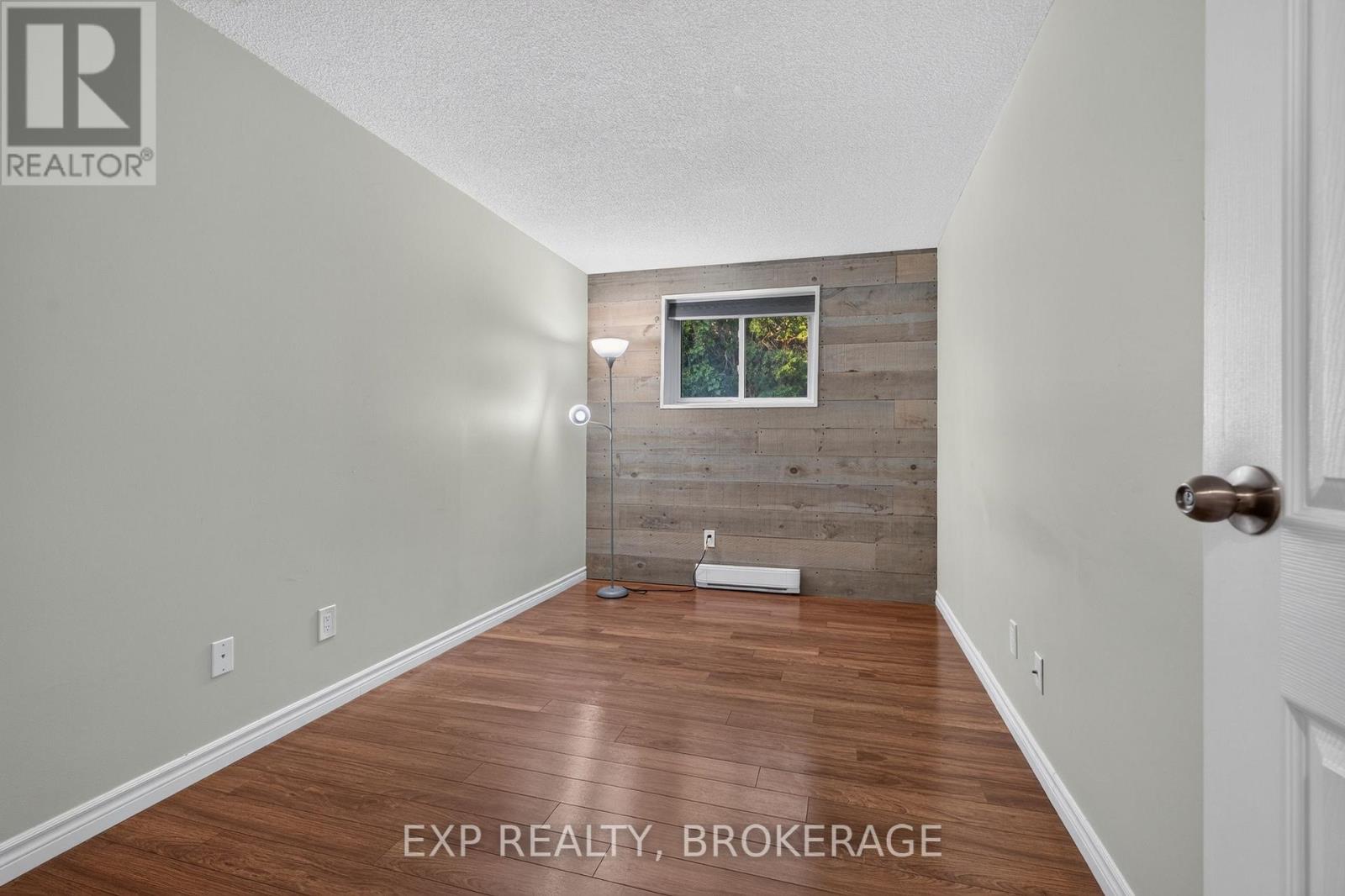 #101 316 KINGSDALE AVENUE - 20