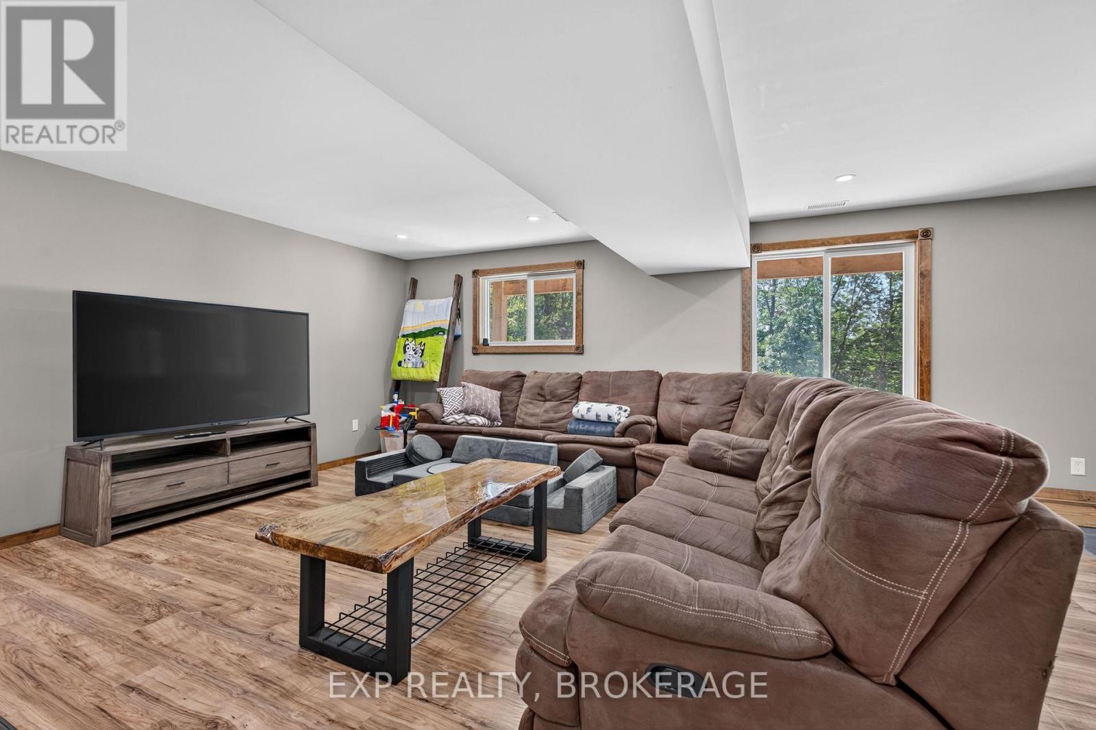 1020 HILL ROAD - 31