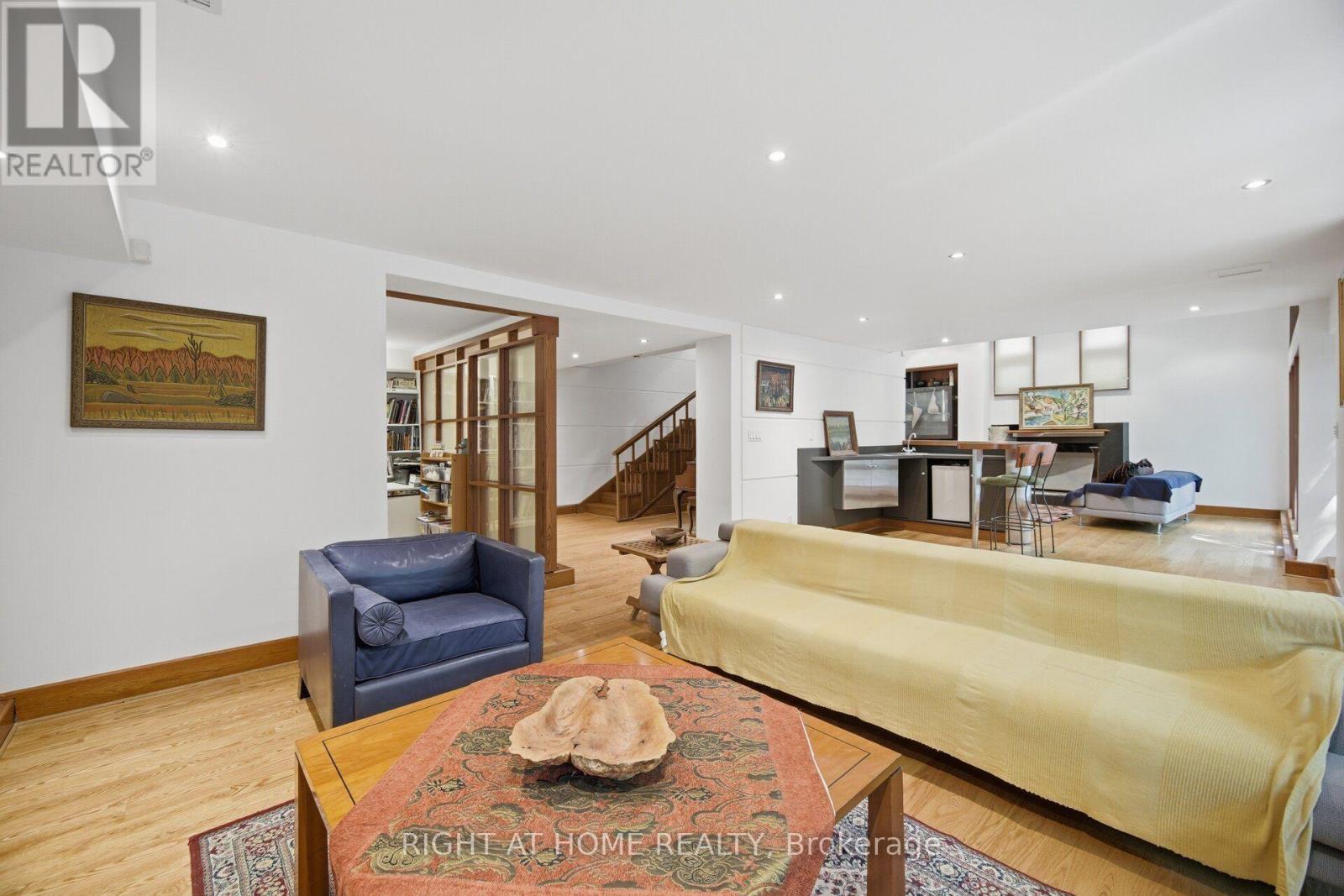 9 SAGUENAY AVENUE - 40