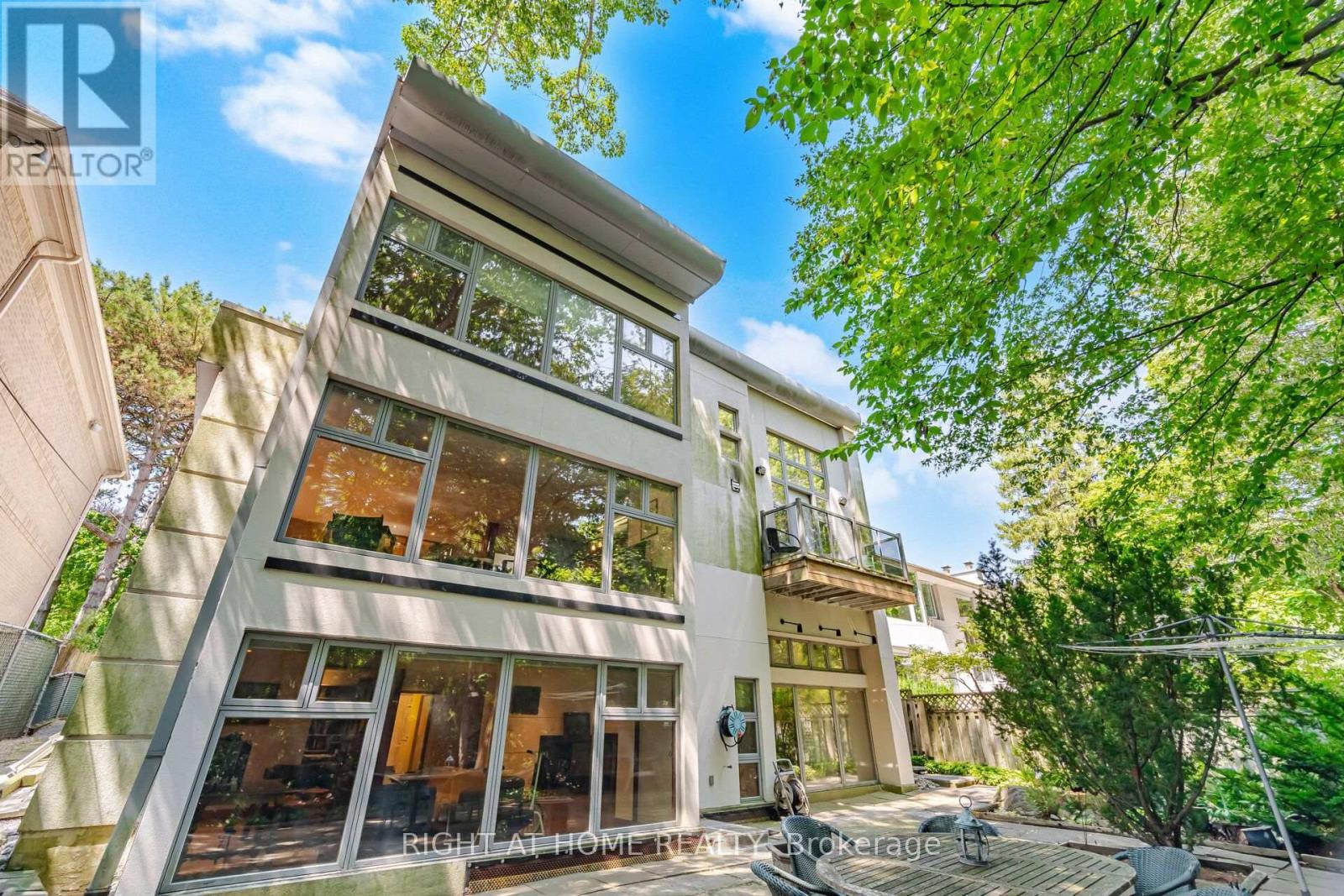 9 SAGUENAY AVENUE - 48