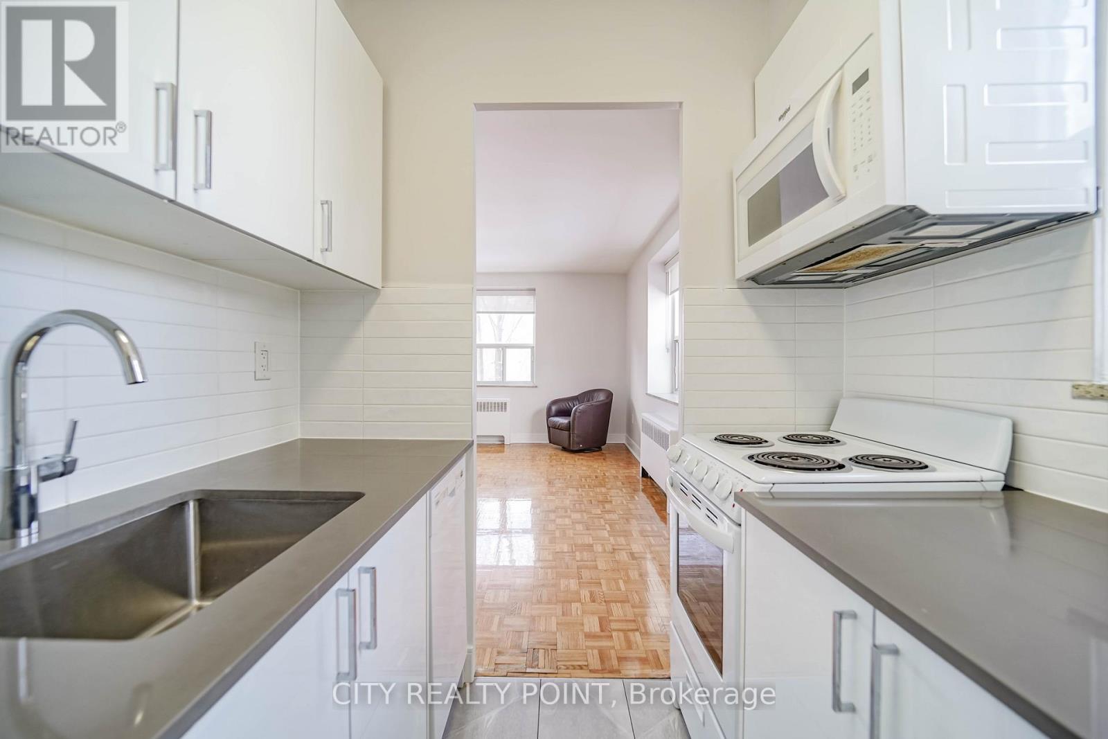 102 - 1291 BAYVIEW AVENUE N