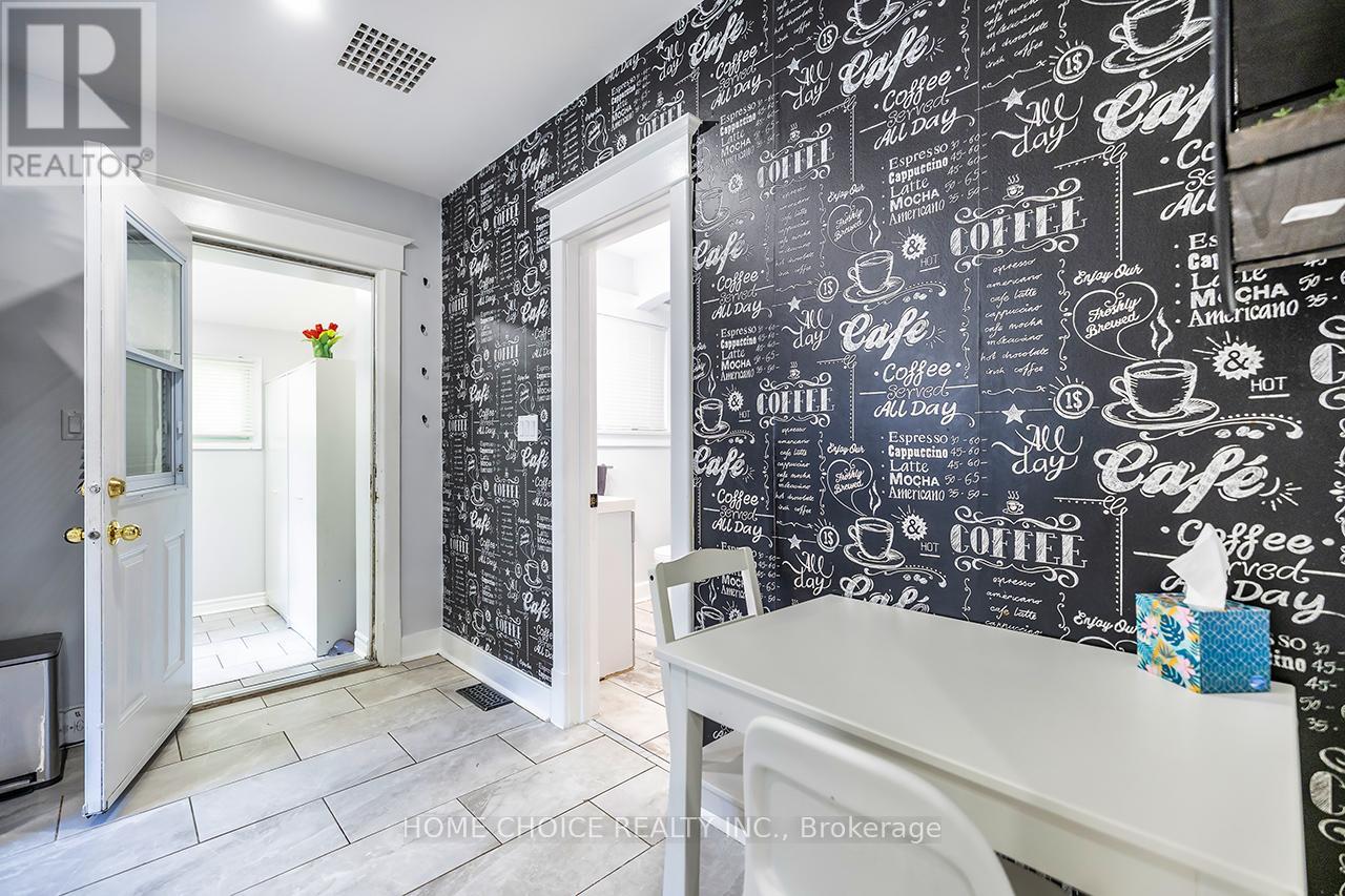 140 GLADSTONE AVENUE - 14