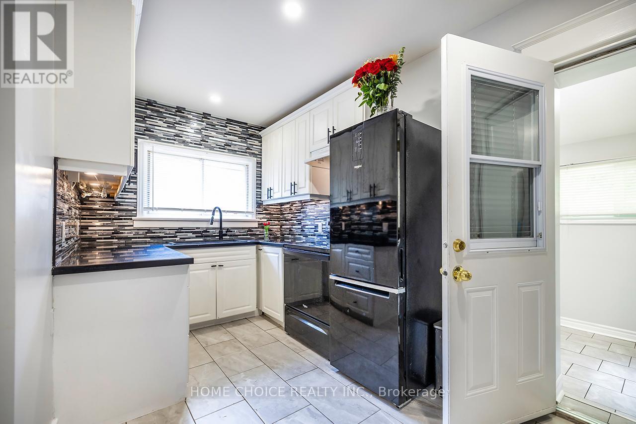 140 GLADSTONE AVENUE - 15