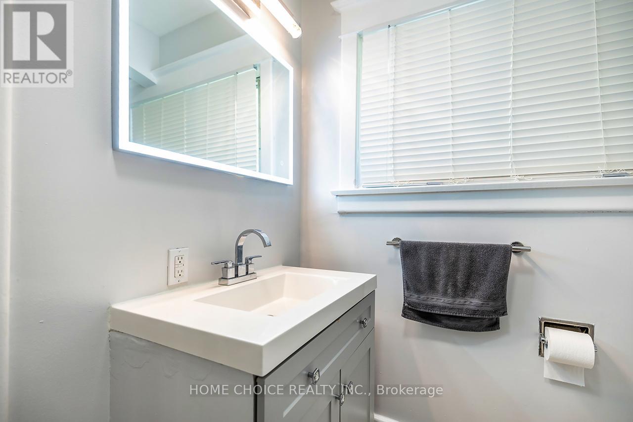 140 GLADSTONE AVENUE - 22